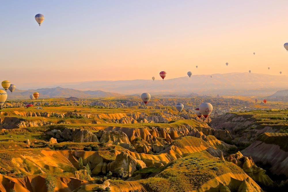 l’été en Sardaigne dès 50€ et  la Turquie vers la Cappadoce et ses milliers de montgolfières dès 110€
